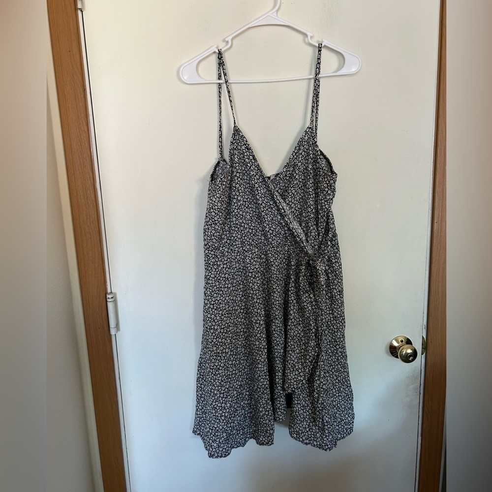 Ditzy floral print faux wrap dress size large